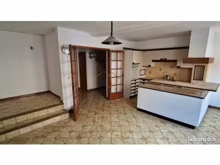 gignac centre – immeuble à rénover – 240 m² + cave – gros potentiel