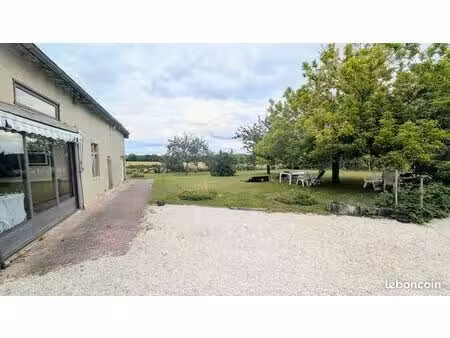 studio équipé avec mezzanine (environ 30 m²) idéal etudiant