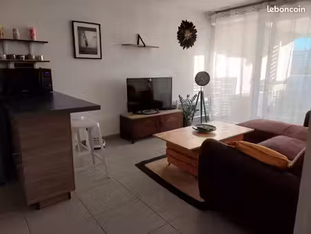 t2 meublé 42 m² – terrasse 20 m² – vue mer – box – marseille 14e