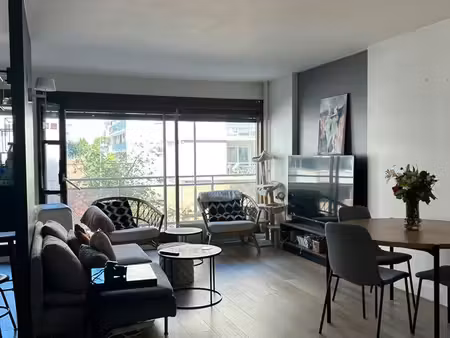 2 rooms available in 4-bedroom apartment in the 15th