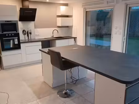 loue appt de 90m2 au rdech avec rez-de-jardin proximité port-blanc, vue mer