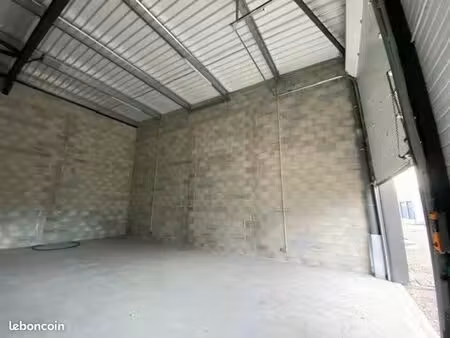 local d'activité 93 m²