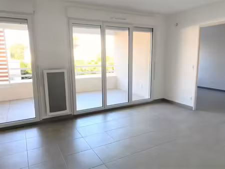 t2 avec terrasse et parking à marseille