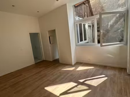 t2 40 m² rénové 2024 – hyper-centre – lumineux – saint-étienne