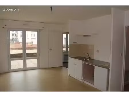 t1 avec grande terrasse