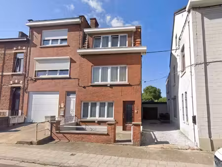 superbe appartement duplex de 2 chambres idéalement situé