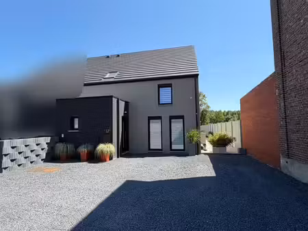 superbe maison 3 façades récente dans un clos résidentiel