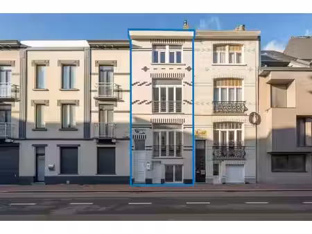 logement spacieux et meublé (immeuble de rapport)