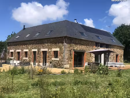 propriété de caractère 224m2 sur 4,5 hectares