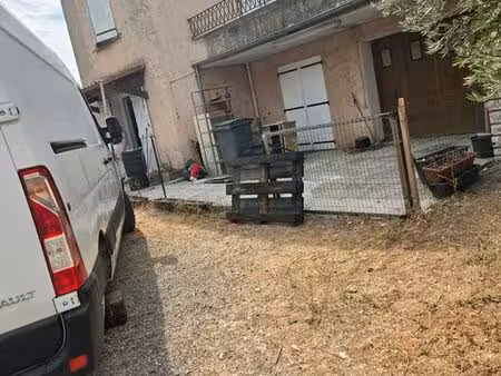 bas de villa à la campagne avec double garage
