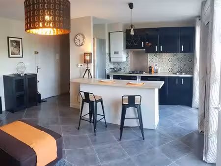 t3 rénové et climatisé – 2 parkings et cave – résidence bellevue