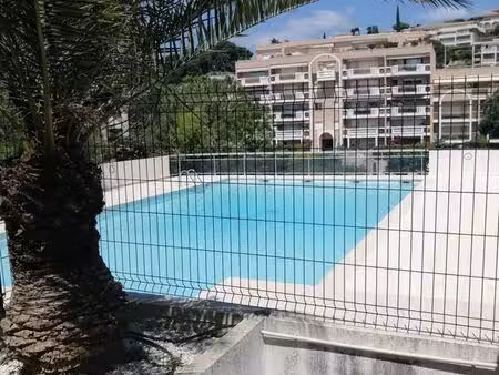 location studio meublé