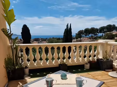 location meublée : appartement vue mer avec terrasse plein sud, climatisation, wifi, parki