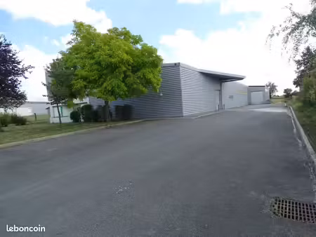 local d'activités 1080m²