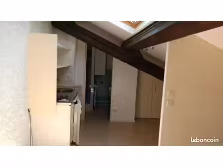 studio pour étudiant lot 6 de 24 m2 libre de suite proche fac lettres et droit au 36 rue c