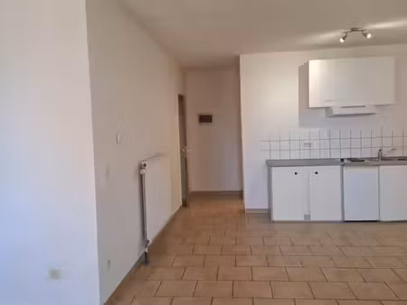 studio lumineux à charleroi, idéalement situé