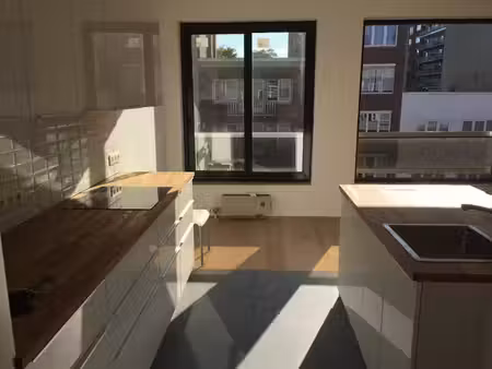 magnifique appartement rénové 2 chambres proche université