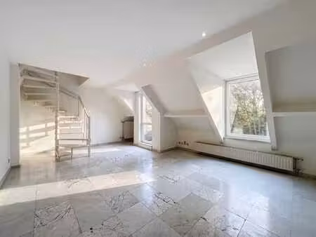 longchamp, duplex 2 ch rafraîchi avec balcon