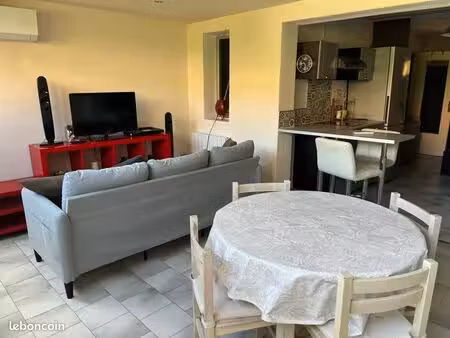 location appartement meublé le pradet t2 piscine parking climatisation 83 var