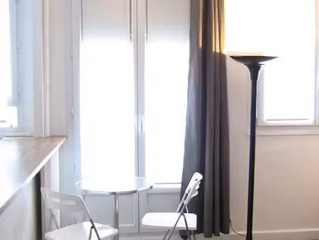 studio meublé avec ascenseur et concierge