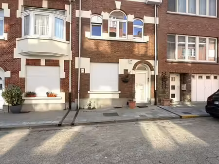 magnifique maison rénovée de 4ch -cour arrière - delta-pkg