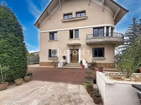 propriété 10 pièces 297 m²