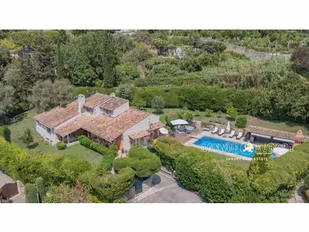 villa de luxe à vendre dans le quartier valmasque-notre dame de vie