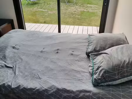 chambre avec kitchenette et salle de bain pour étudiant