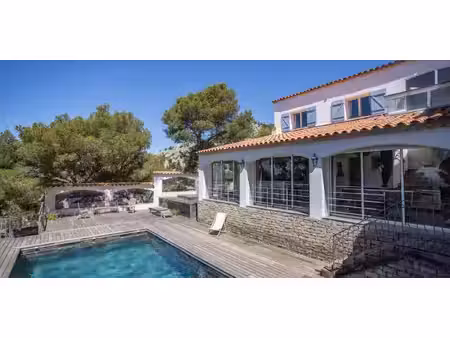 villa avec piscine et jardin toulon (83)