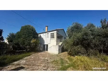 maison 2 niveaux à rénover entièrement avec jardin
