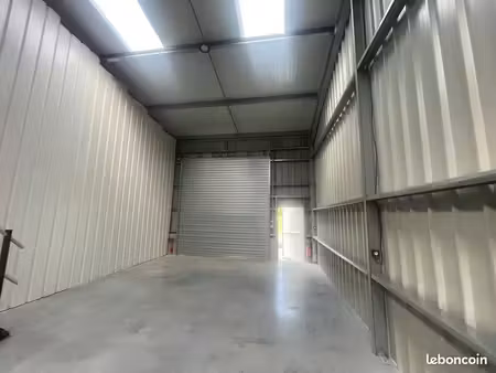 location entrepôt 115 m² + 20 m²