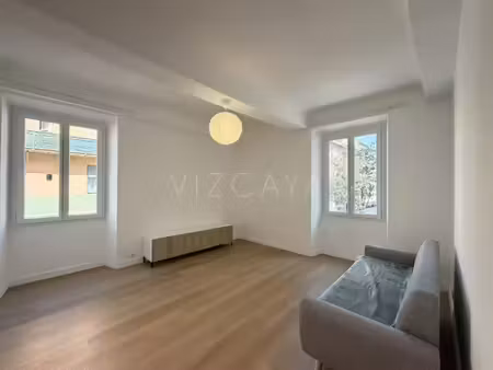 location appartement 2 pièces 52 m² à nice (06000)