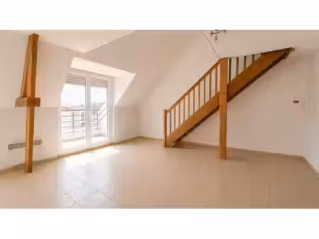a louer magnifique type 2 en duplex a st cyr sur loire