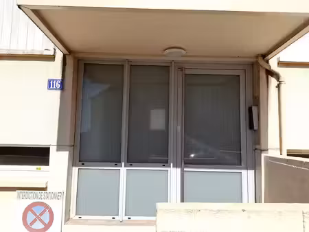 bel appartement type 4 situé au quatrième étage sans ascenseur