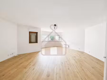 3/4 pièces 94 m² – double séjour – parking, box, cave & l