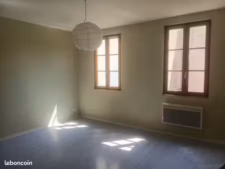 à louer – appartement t3 – 70 m² – centre de masseube
