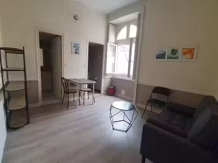 particulier loue appartement 2 pièces, 27 m2, meublé, lumineux, à proximité de l’ile versa