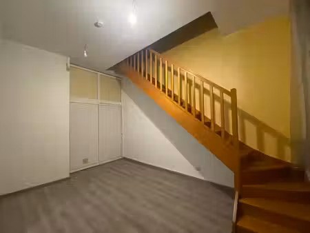 beau duplex 2 chambres entièrement rénové, proche centre-ville