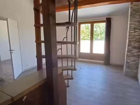 appartement 3 pièces à louer à gareoult