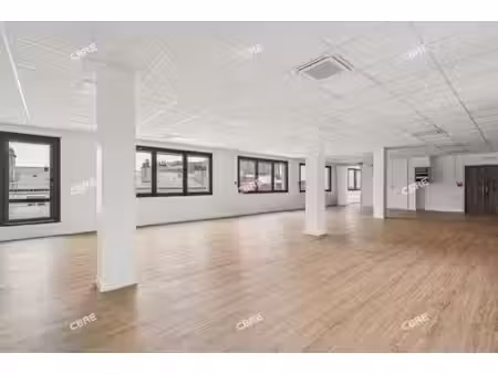 location local professionnel 440m²