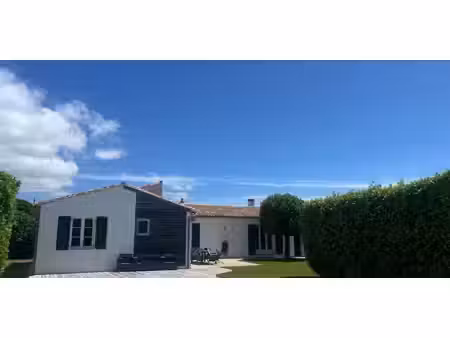 maison avec piscine et terrasse le bois-plage-en-re (17)