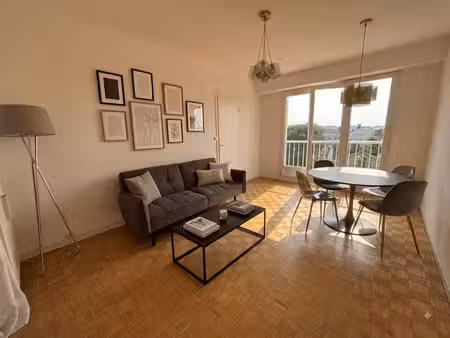 pau: appartement de type 2 lumineux, 4eme étage avec ascenseur, exposition sud-ouest