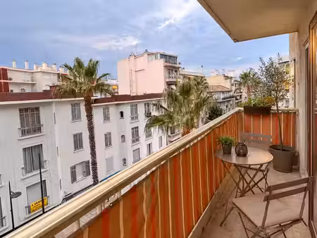 coeur du centre ville d' antibes - 3 pieces de 66m2 - terra