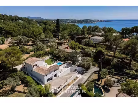 villa entièrement rénovée avec piscine et jardin