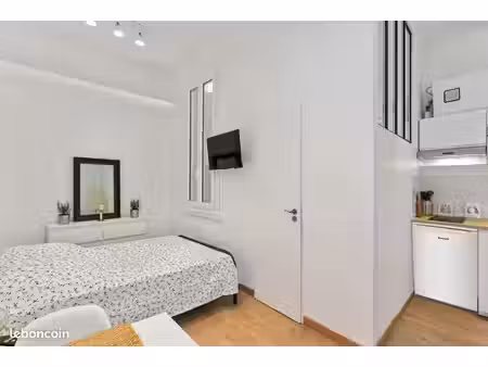 studio meublé ecusson place comédie