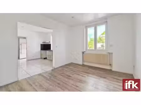 colmar : t3 rénové de 55 m² avec parking et cave