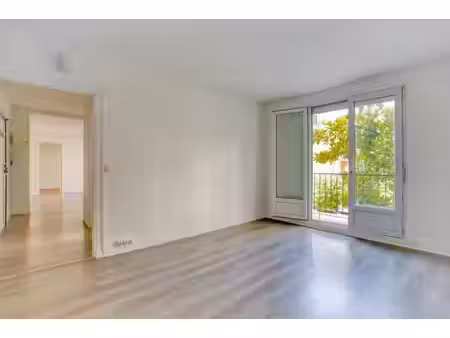 agréable 3 pièces avec balcon porte de vesrailles