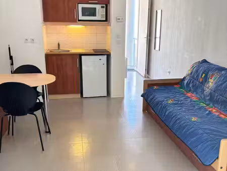 ? studio meublé à louer ?? balcon + parking privé