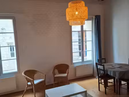 forcalquier centre ancien studio meuble 44m2