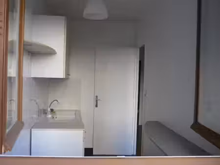 location appartement 1 pièce 27 m² à paris 18 (75018)